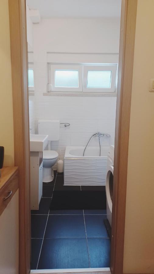 Appartement Apartman Dora à Pula Extérieur photo