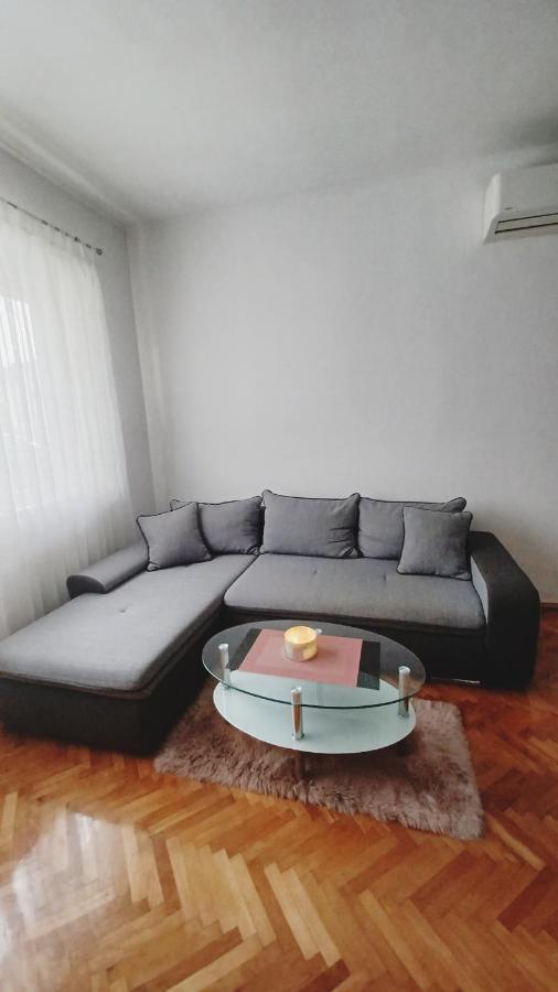 Appartement Apartman Dora à Pula Extérieur photo