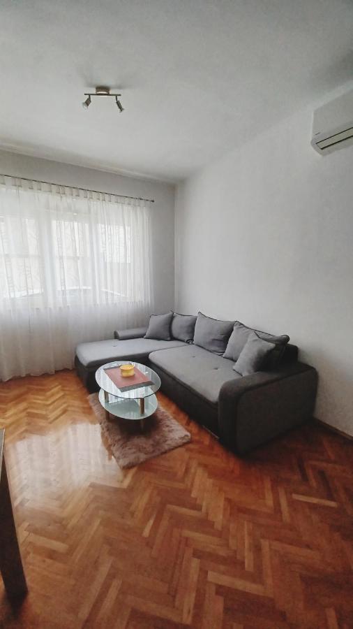Appartement Apartman Dora à Pula Extérieur photo