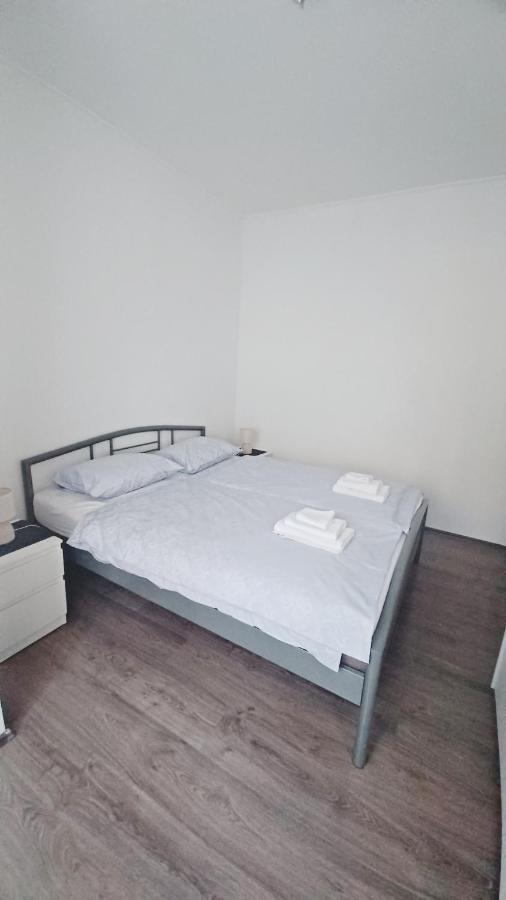 Appartement Apartman Dora à Pula Extérieur photo